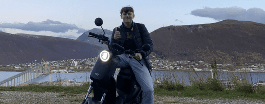 Una moto eléctrica NIU llega al círculo polar ártico