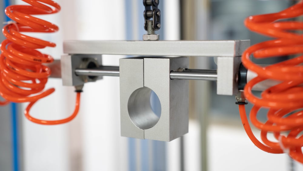 Prueba de laboratorio de una pieza de bicicleta eléctrica en el ADO Lab certificado SGS QTL