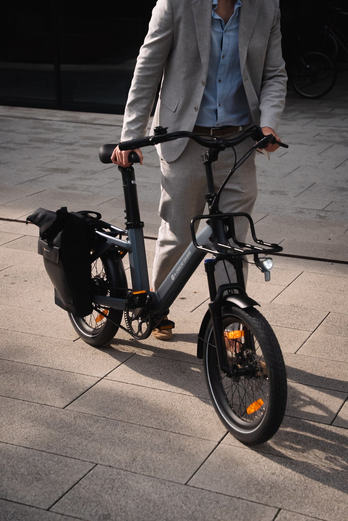 Bicicleta Eléctrica ADO AIR ONE en uso