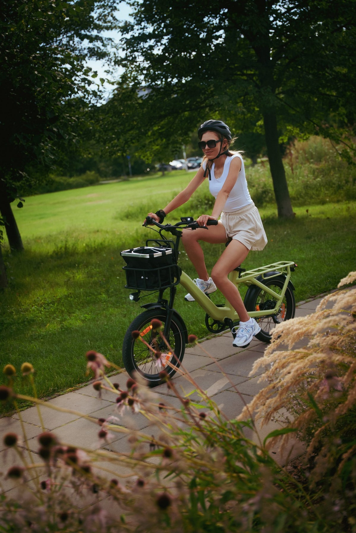 Bicicleta Eléctrica ADO AIR ONE en uso