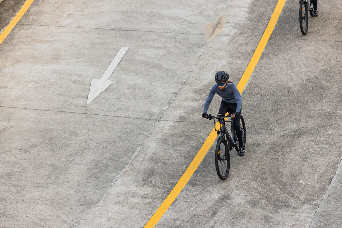 Bicicleta Eléctrica ADO Dece 300C en uso