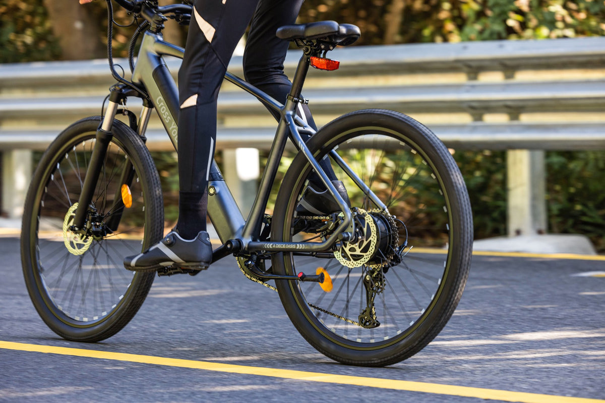 Bicicleta Eléctrica ADO Dece 300C en uso