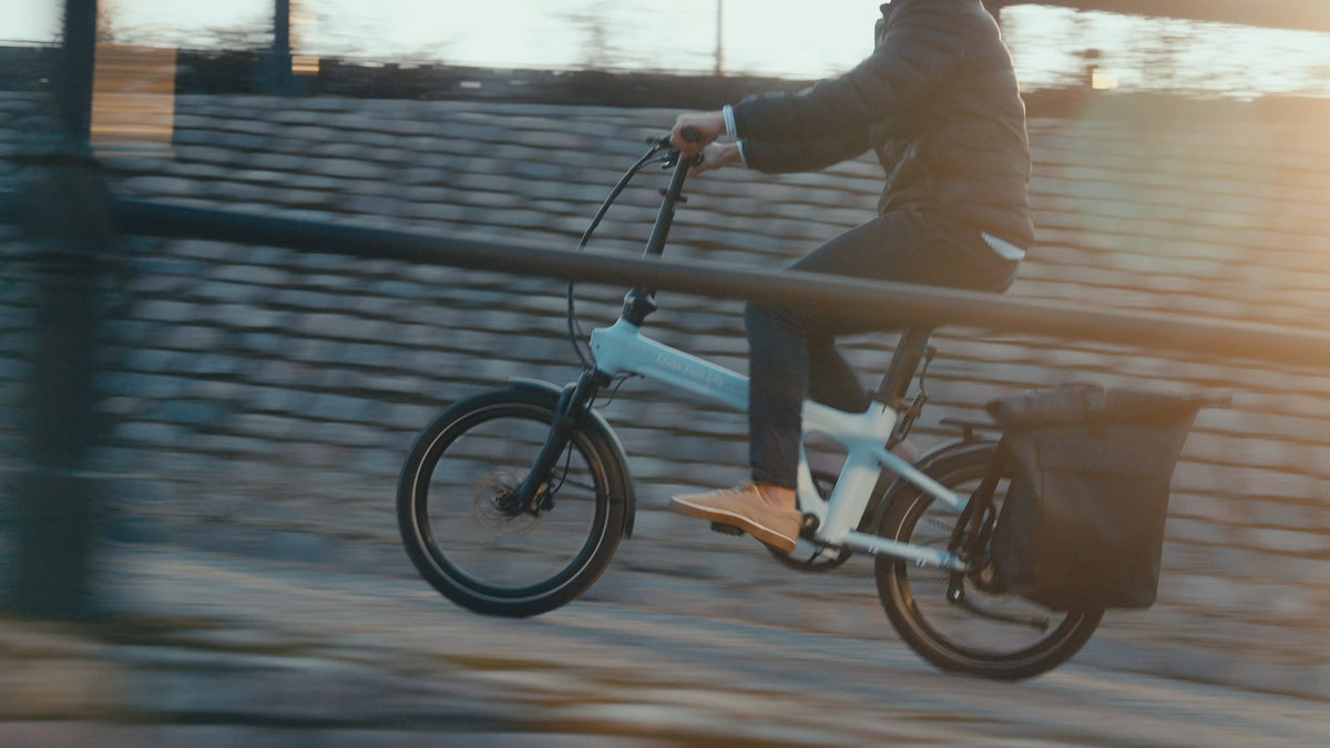 Bicicleta Eléctrica Plegable ADO A20 Ultra 2026 en uso