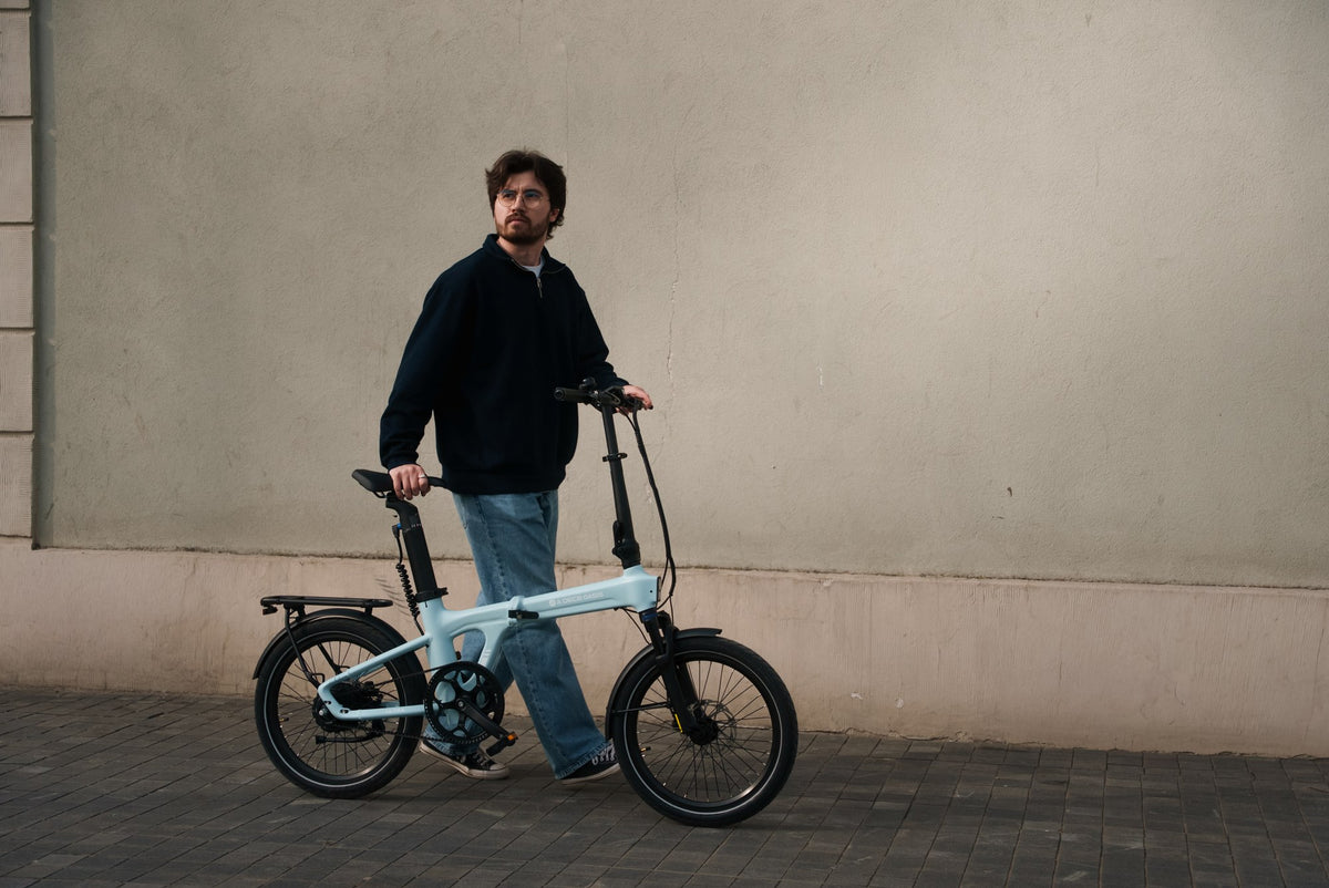 Bicicleta Eléctrica Plegable ADO A20 Ultra 2026 en uso