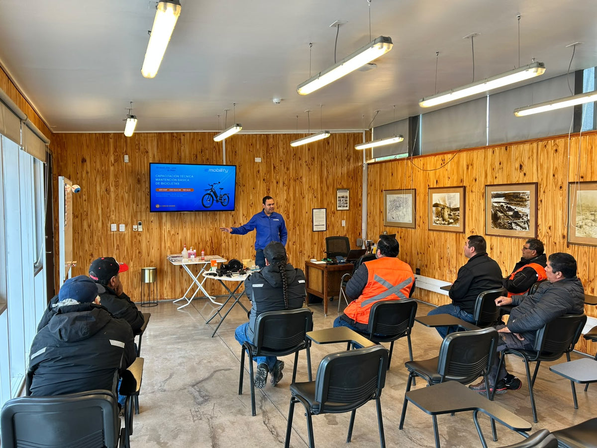 Capacitación técnica de E-Mobility a operadores de Canalistas del Maipo sobre mantención de bicicletas eléctricas