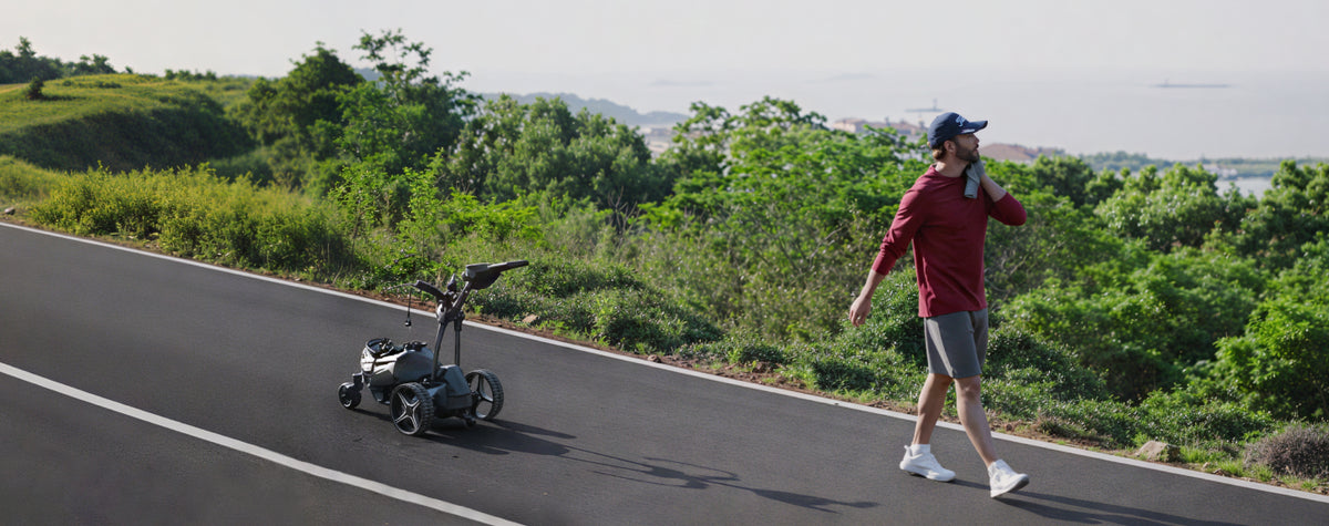El carro de golf eléctrico NAVEE Birdie 3X sigue solo a su dueño fuera de la cancha - E-Mobility Chile