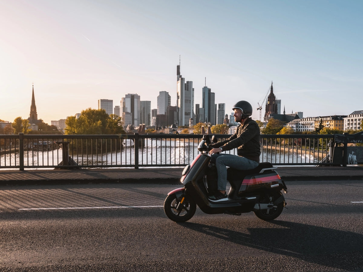 Moto Eléctrica NIU Gova 03 en uso - E-Mobility Chile, Las Condes
