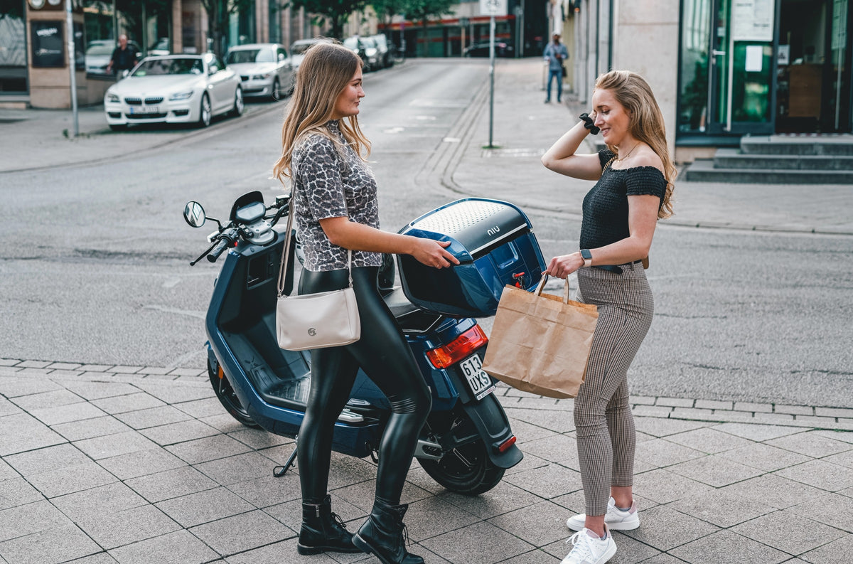 Moto Eléctrica NIU NQi Sport en uso - E-Mobility Chile, Las Condes
