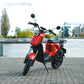 Moto Eléctrica NIU UQi GT Sport junto al borde costero - E-Mobility Chile, Las Condes