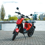 Moto Eléctrica NIU UQi GT Sport junto al borde costero - E-Mobility Chile, Las Condes