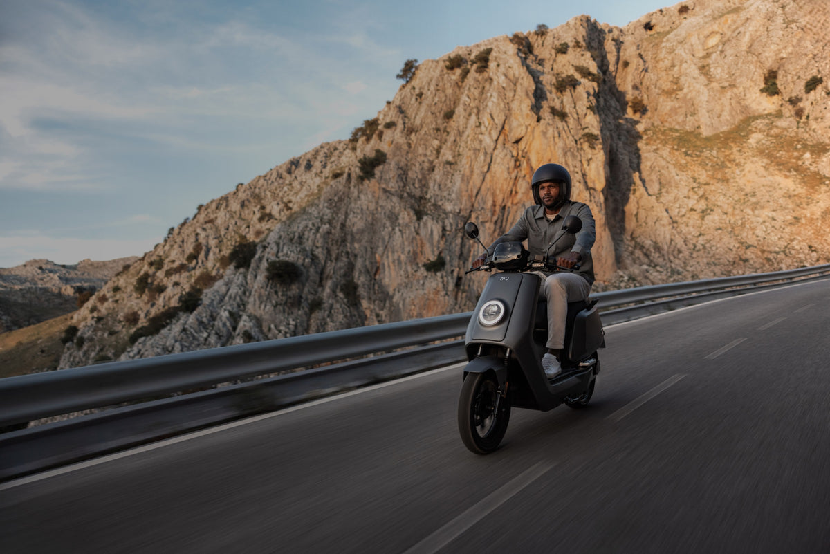 Moto Eléctrica NQi GT Cargo en uso - E-Mobility Chile, Las Condes