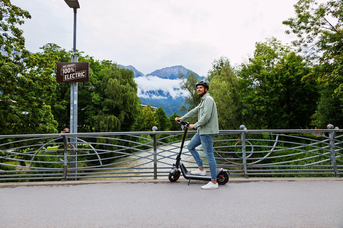 Scooter Eléctrico NIU KQi300X, en uso - E-Mobility Chile, Las Condes