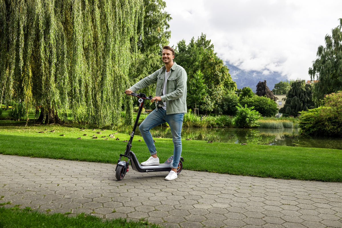 Scooter Eléctrico NIU KQi300X, en uso - E-Mobility Chile, Las Condes
